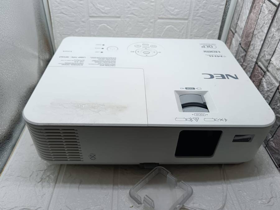 NEC PROJECTOR HDMI-MHL-DLP V332X--GET IT THIS WEEKEND