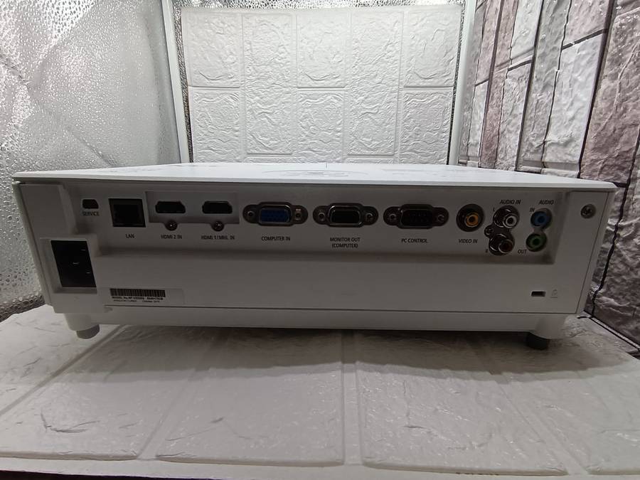 NEC PROJECTOR HDMI-MHL-DLP V332X--GET IT THIS WEEKEND