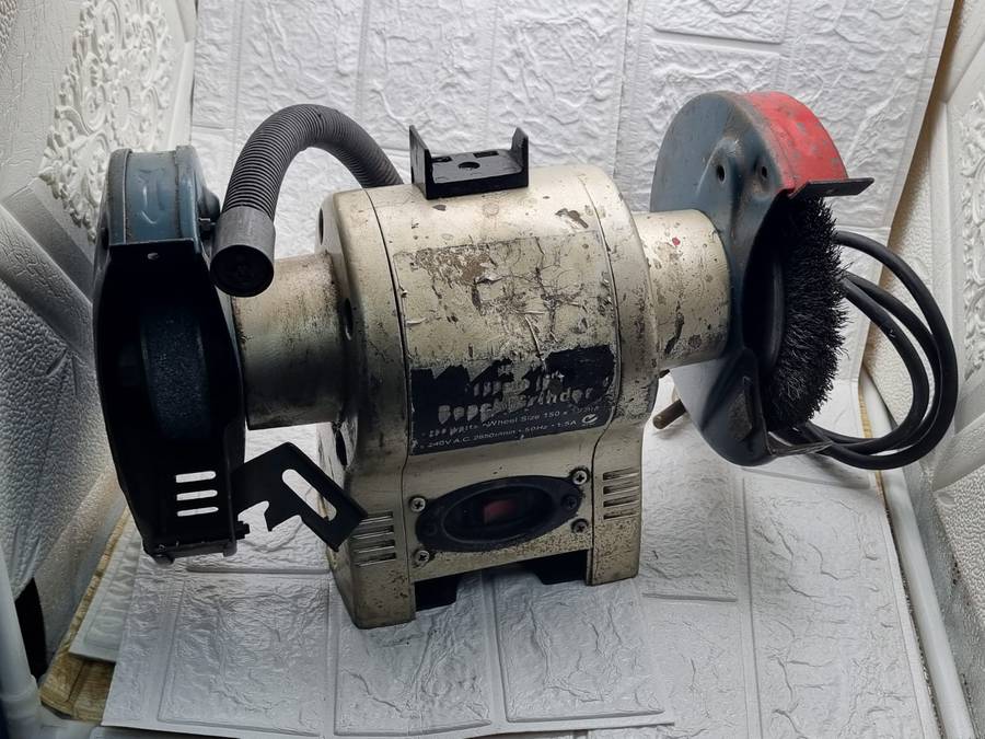 BENCH GRINDER 250W W150MM X 19MM ---PRICED TO GO