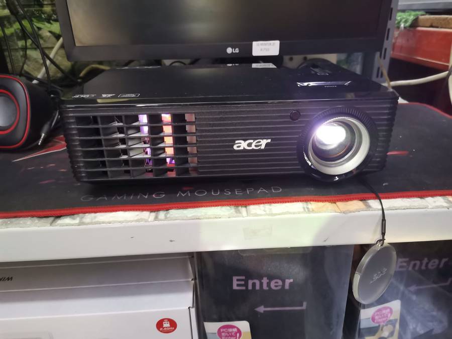ACER ZOOM PROJECTOR X1261