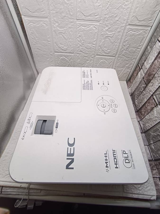 NEC PROJECTOR HDMI-MHL-DLP V332X--GET IT THIS WEEKEND