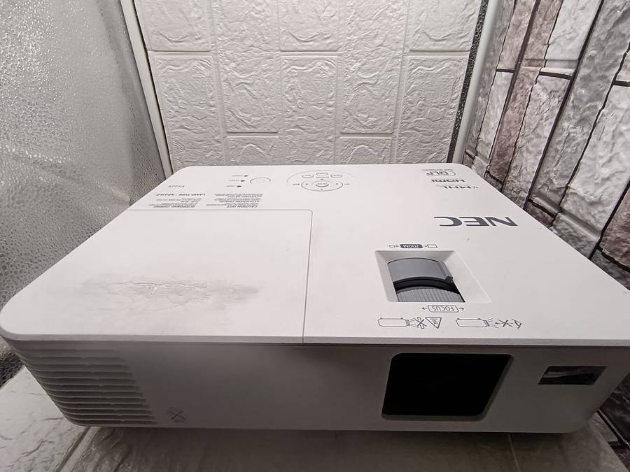 NEC PROJECTOR HDMI-MHL-DLP V332X--GET IT THIS WEEKEND