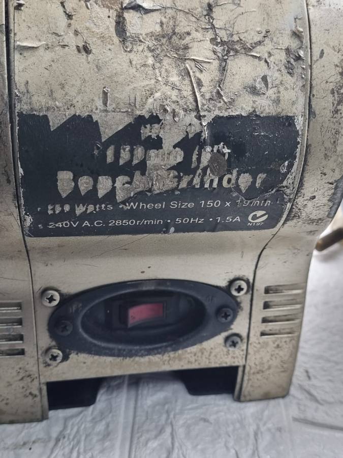 BENCH GRINDER 250W W150MM X 19MM ---PRICED TO GO