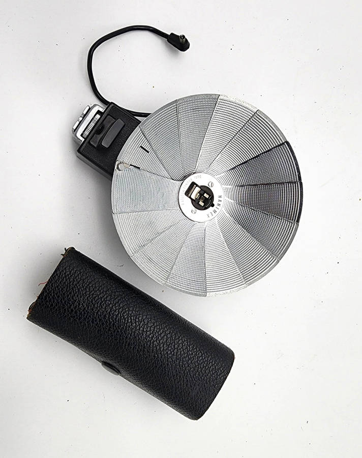 Hanimex Vintage Flash Gun with 6 - Flash Bulbs