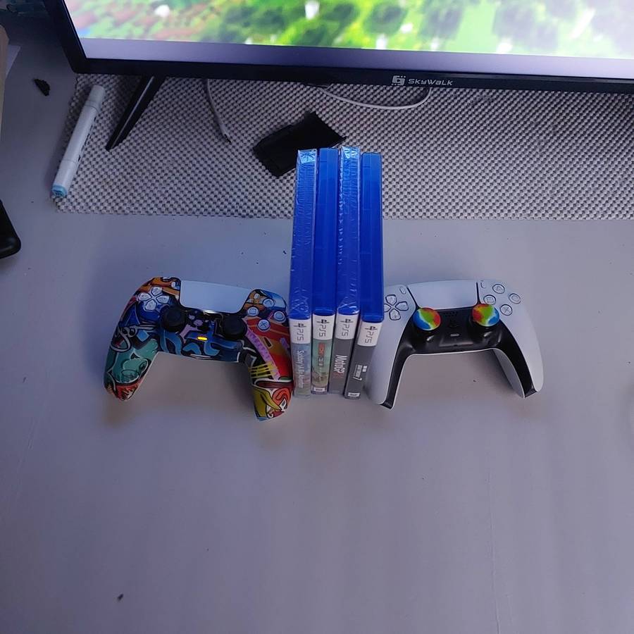 PS5 (Blu-Ray Version)