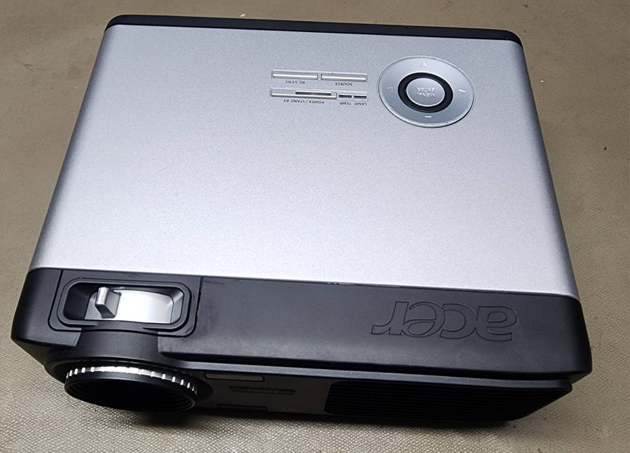 Acer PD523 XGA DLP Projector (2400 Lumens)