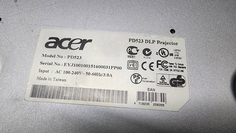 Acer PD523 XGA DLP Projector (2400 Lumens)