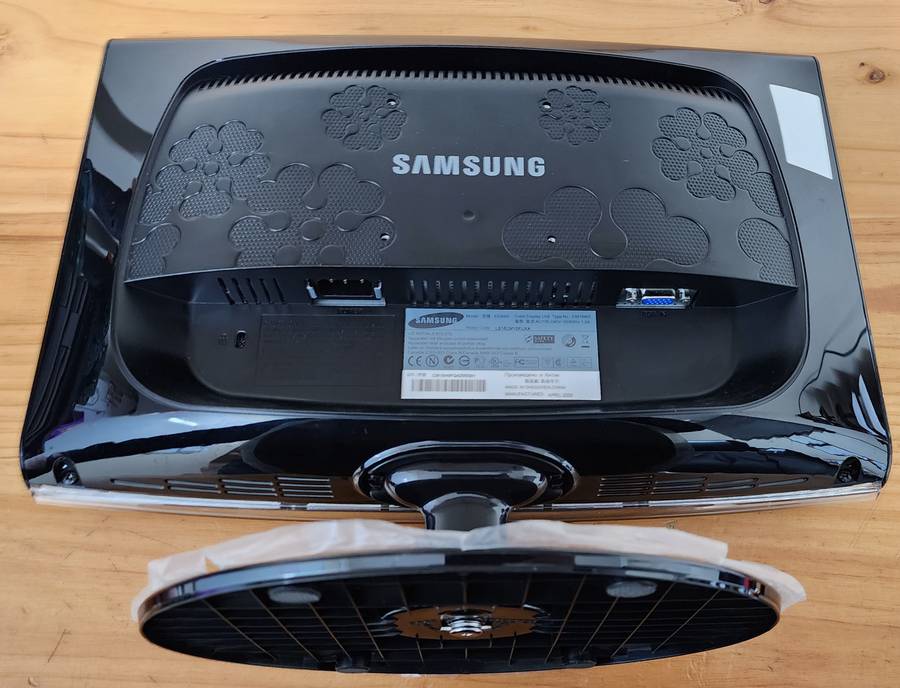 Samsung SyncMaster 633NW 16.0" Wide Screen LCD Monitor 633NW