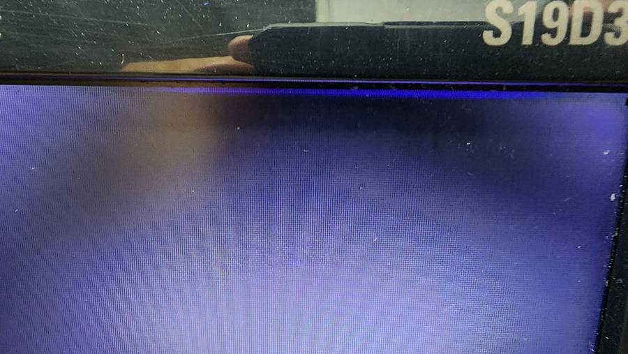 4 x Samsung LED Monitors (One Lot) / Some Faults