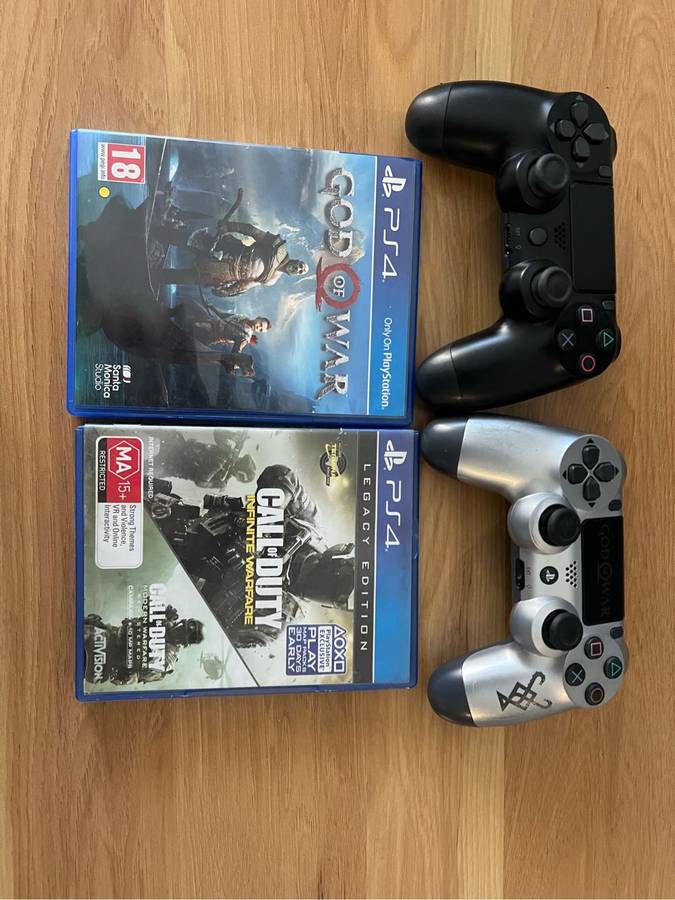 PS4 Pro 1TB  God of War Limited Edition Bundle 2 Games + 2 Controllers