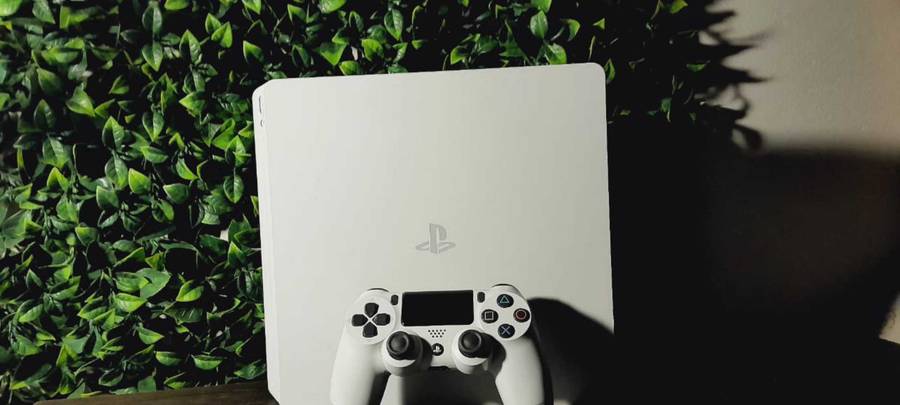 PS4 Limited Edition White 500GB Console with box complete.