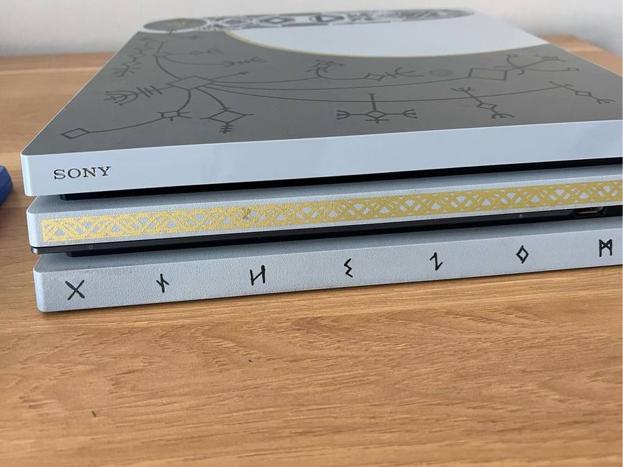 PS4 Pro 1TB  God of War Limited Edition Bundle 2 Games + 2 Controllers