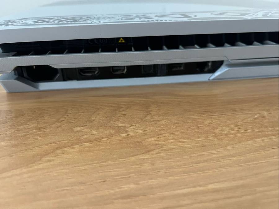 PS4 Pro 1TB  God of War Limited Edition Bundle 2 Games + 2 Controllers