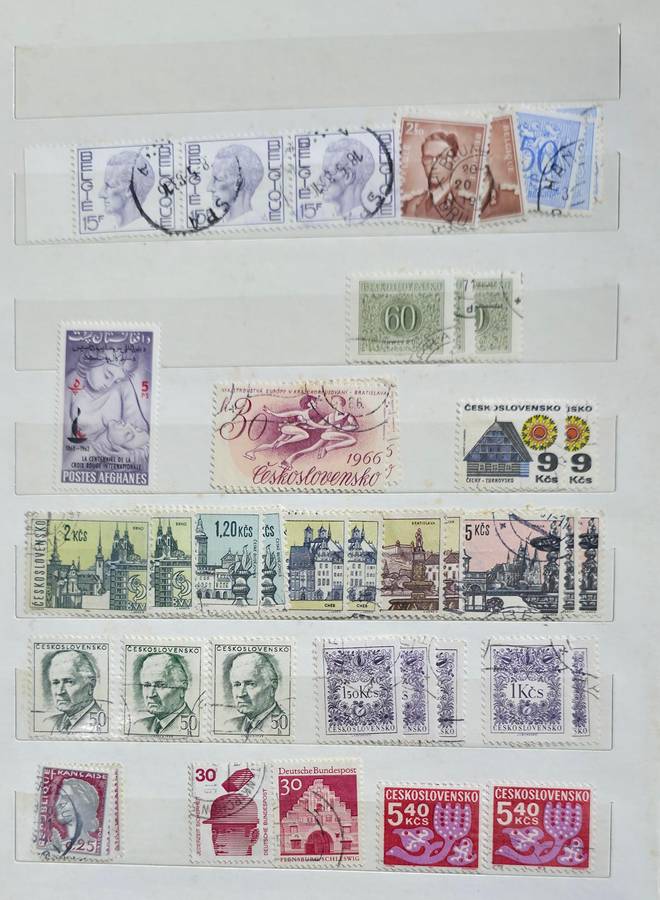 Stock Book: Medium Size 10/20 White with World Used - Nice Starter