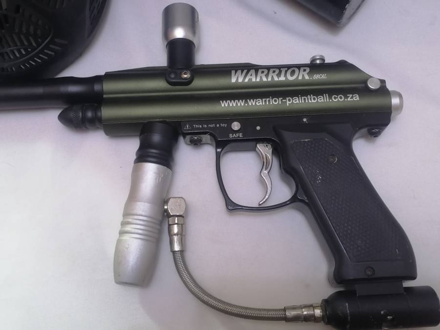 WARRIOR .68 CAL PAINTBALL GUN WITH SAFETY MASK - VERY GOOD CONDITION - SEE BELOW FOR INFO.