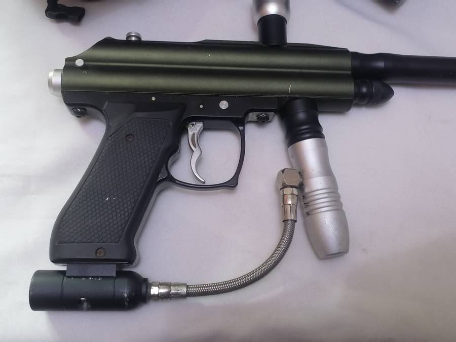 WARRIOR .68 CAL PAINTBALL GUN WITH SAFETY MASK - VERY GOOD CONDITION - SEE BELOW FOR INFO.
