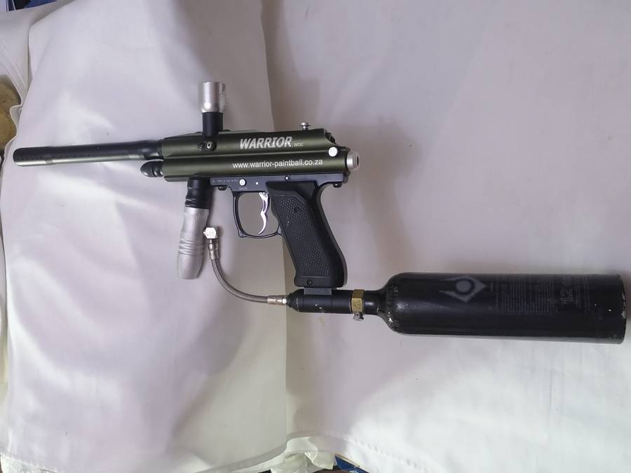 WARRIOR .68 CAL PAINTBALL GUN WITH SAFETY MASK - VERY GOOD CONDITION - SEE BELOW FOR INFO.