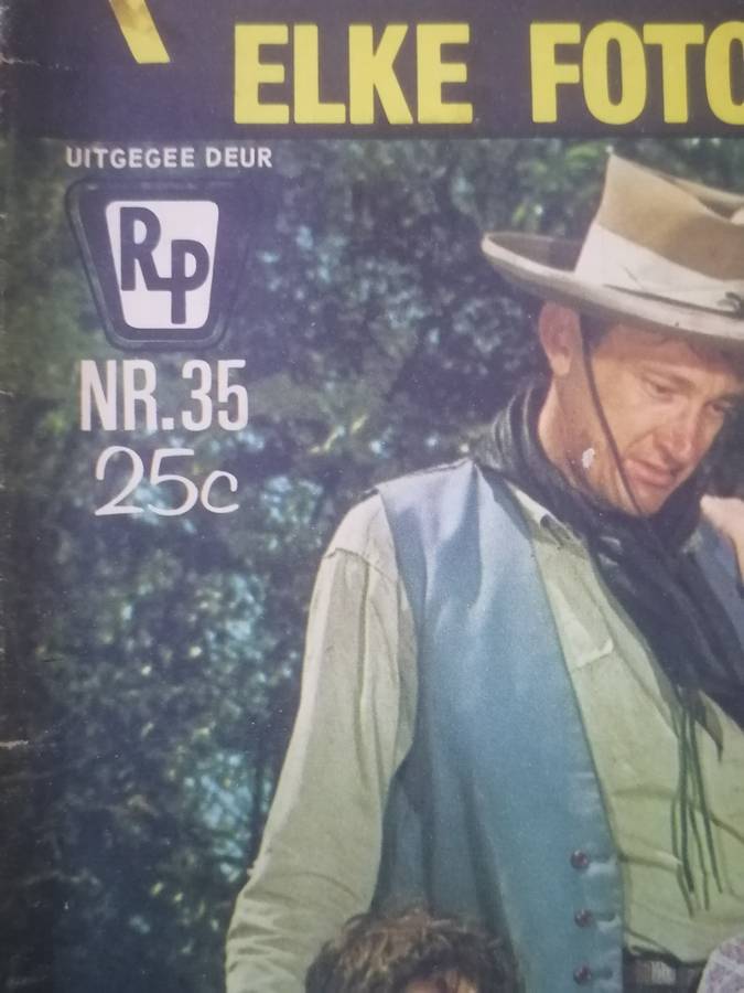 Scarce, early issues Ruiter in Swart no.32 & 35, large colour issues ,very good condition.