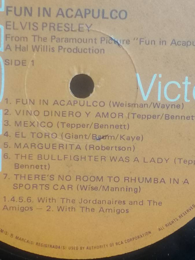 Elvis Presley 'Fun in Acapulco'  Vinyl in excellent condition.