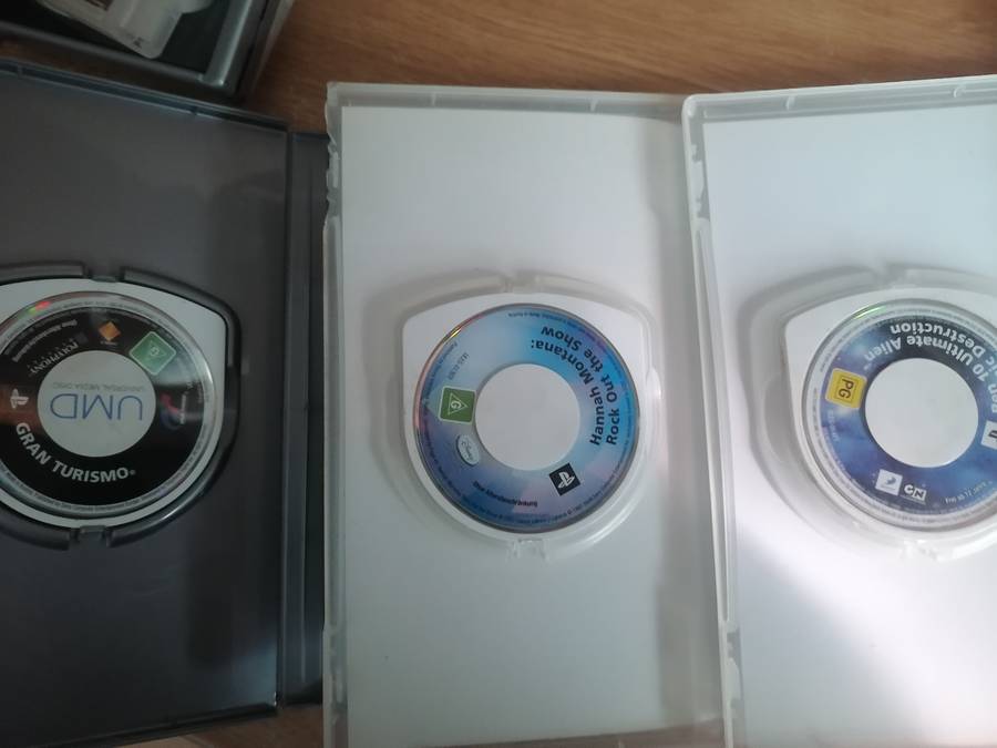 6x PSP games, condition very good.