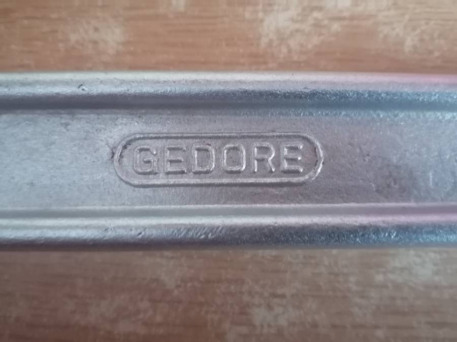 Large Gedore No, 3293Z heavy duty wrench, 49cm long, needs socket tool.