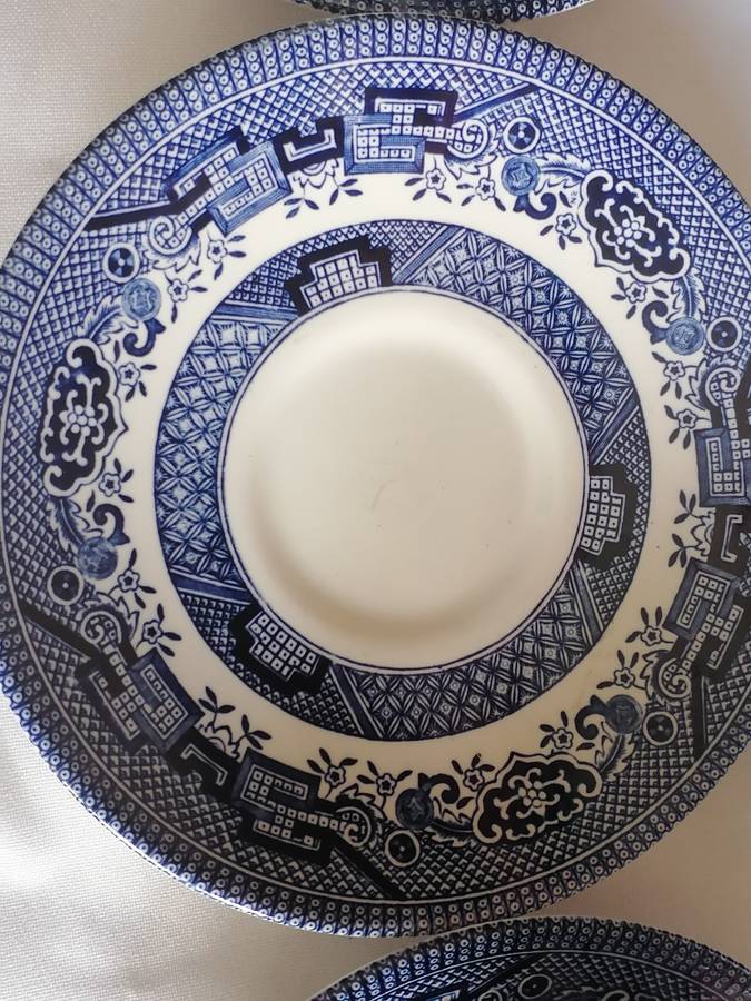 Churchill Blue Willow 32x piece Dinnerware set, excellent condition.