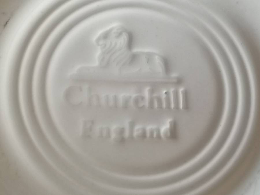 Churchill Blue Willow 32x piece Dinnerware set, excellent condition.