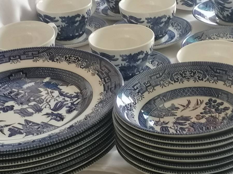 Churchill Blue Willow 32x piece Dinnerware set, excellent condition.