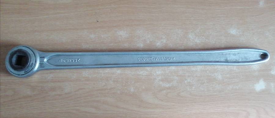Large Gedore No, 3293Z heavy duty wrench, 49cm long, needs socket tool.