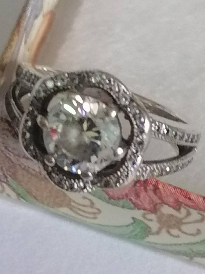 Beautiful fine Sterling Silver 925. Dress ring with CZ stones - Size G.