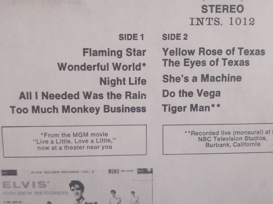 Elvis Presley sings Flaming star, vinyl very good.