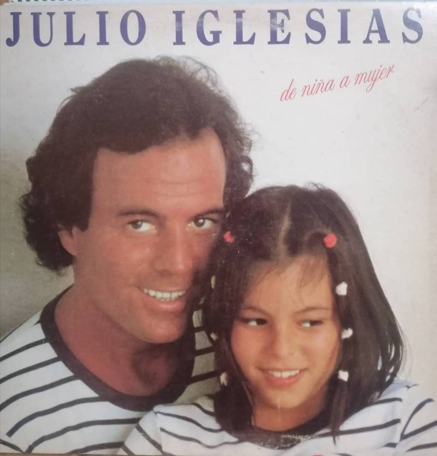 4X Julio Iglesias albums, vinyl's excellent to very good.