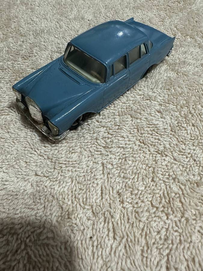 DINKY TOYS