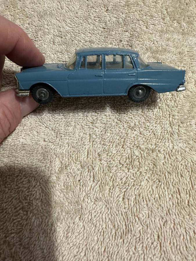 DINKY TOYS