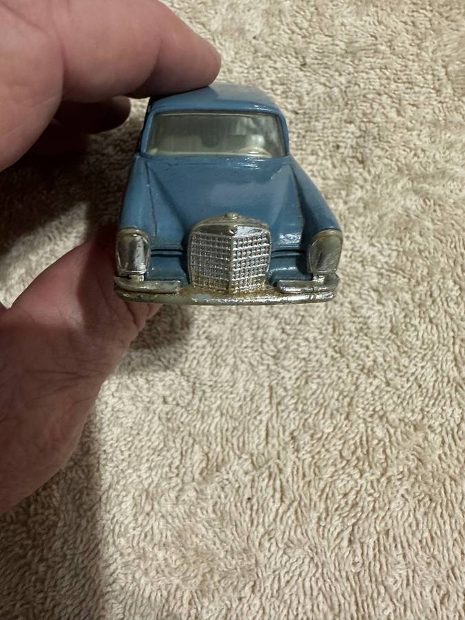 DINKY TOYS