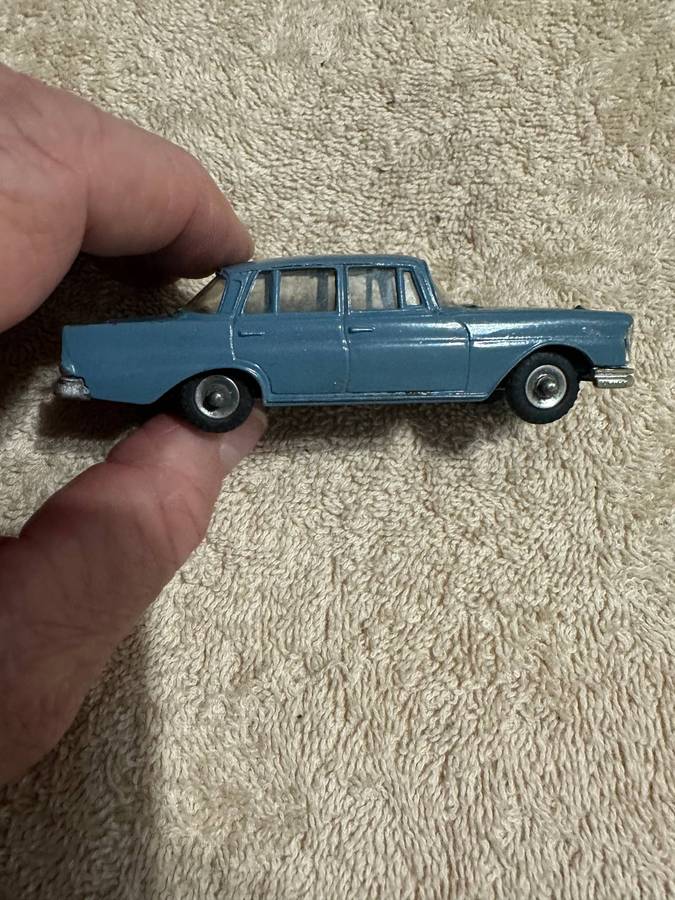DINKY TOYS