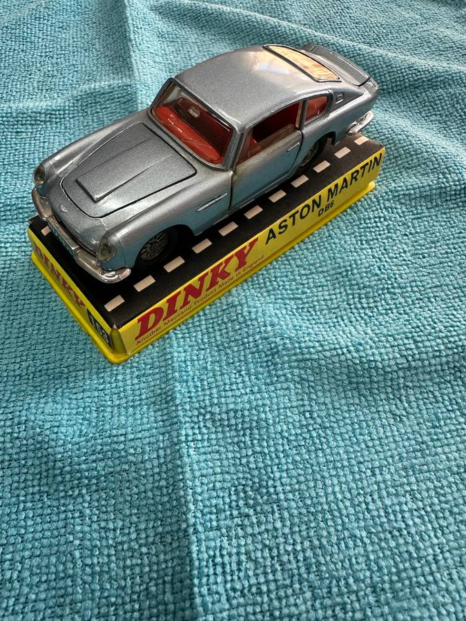DINKY TOYS