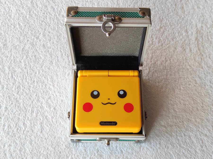 Pokemon Emerald Rayquaza Gameboy Advance SP Case - Official Nintendo