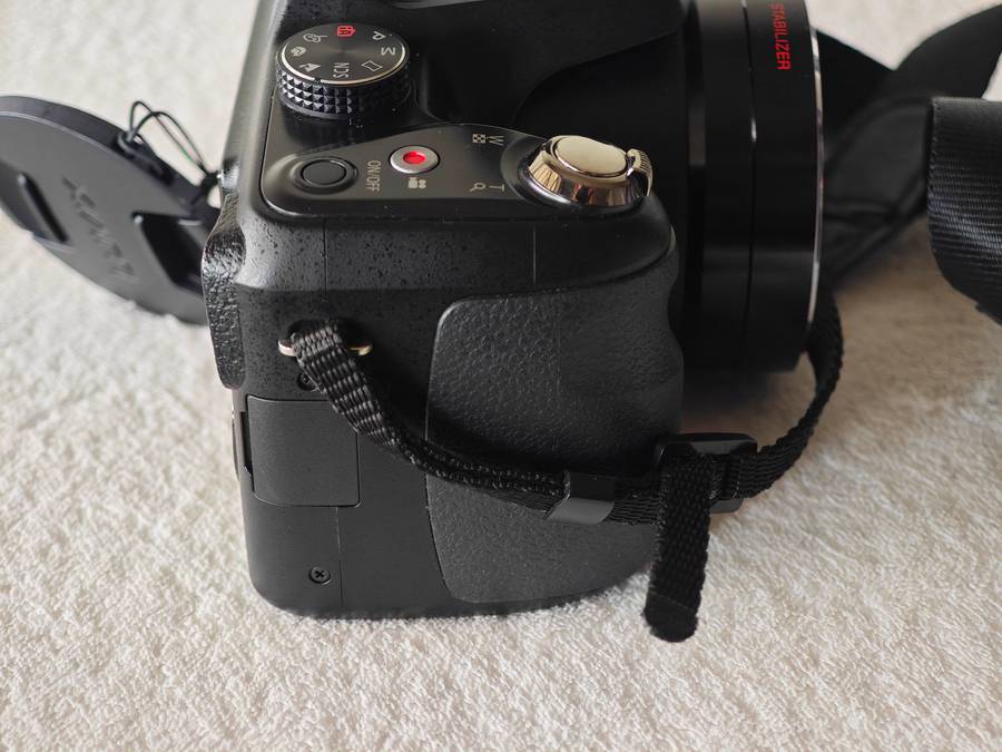 Panasonic Lumix DMC-LZ40 20MP / 42x Optical Zoom  - Connected Bridge Camera