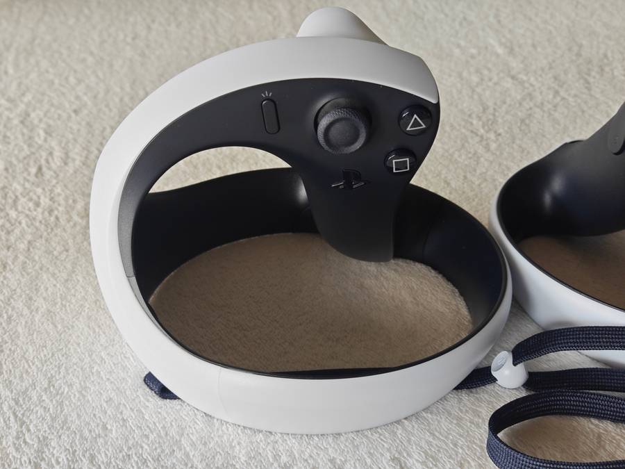 PSVR2 Headset + Controllers - PlayStation 5