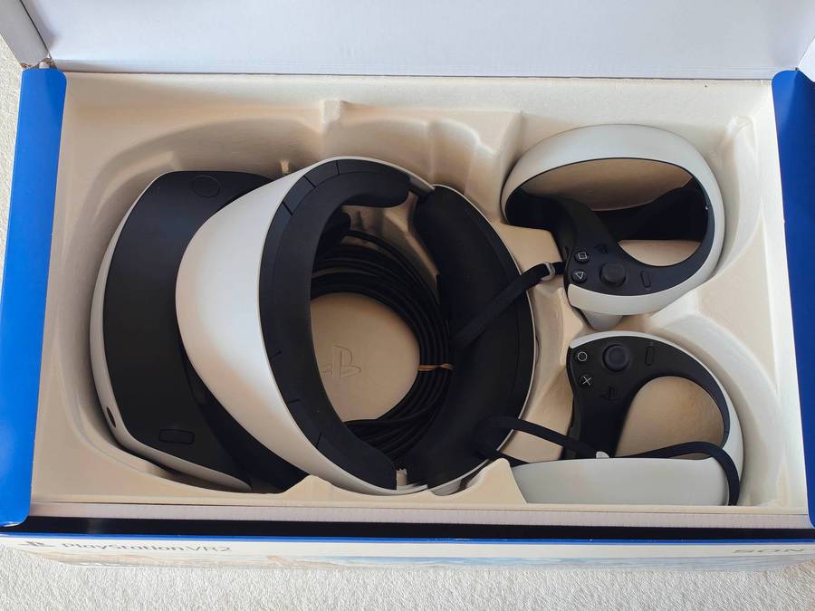 PSVR2 Headset + Controllers - PlayStation 5