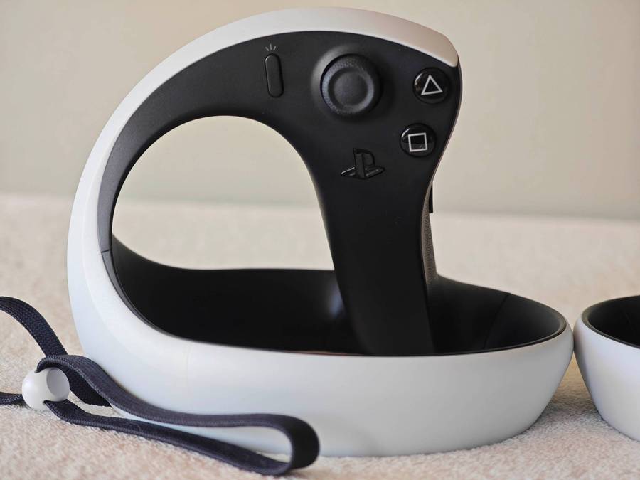 PSVR2 Headset + Controllers - PlayStation 5