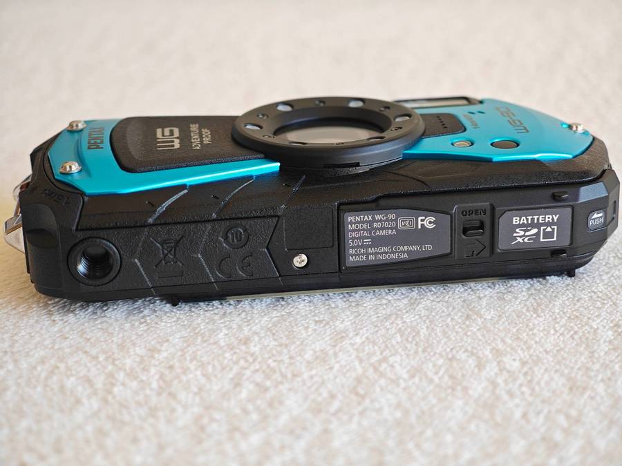 Pentax WG-90 16MP , 5x Zoom  - Waterproof / Shockproof Digital Camera