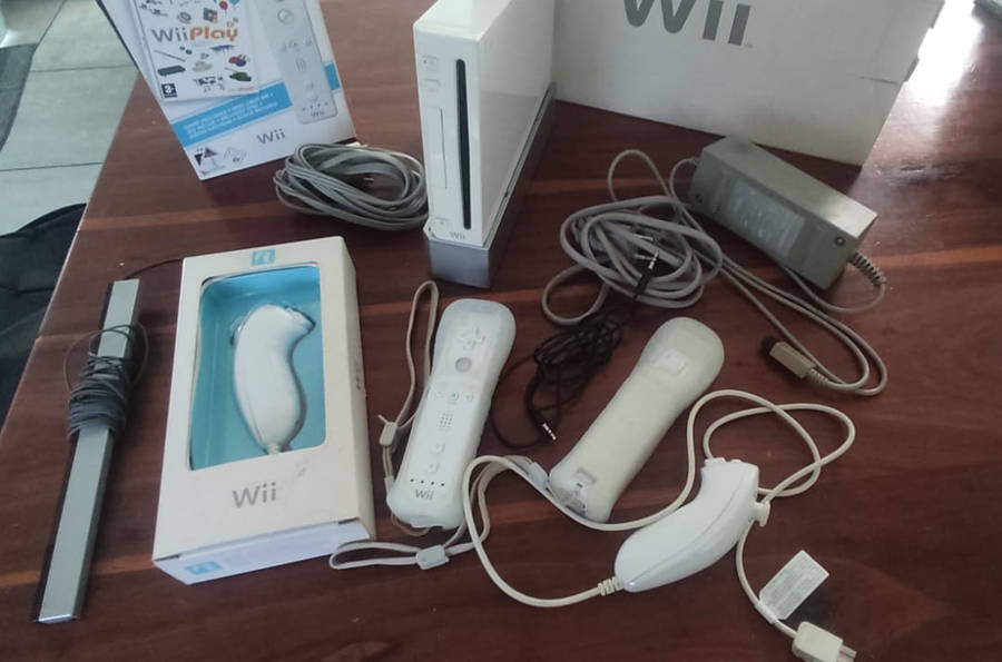 WII Console Complete Bundle + Extras For Sale! (Amazing Condition)