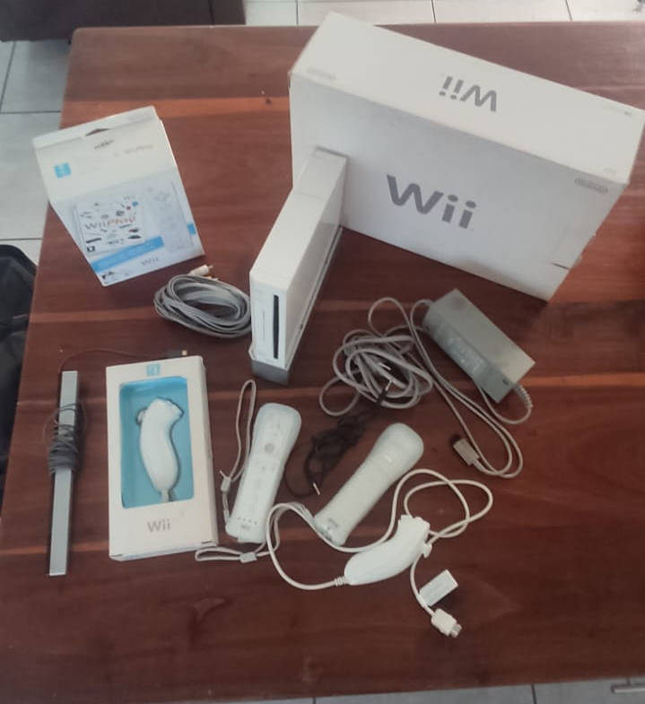 WII Console Complete Bundle + Extras For Sale! (Amazing Condition)