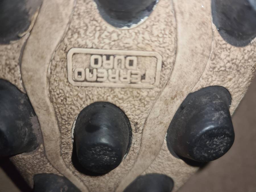 Adidas Terreno Mundo multi-surface soccer / rugby boots Size 8.5 (UK)