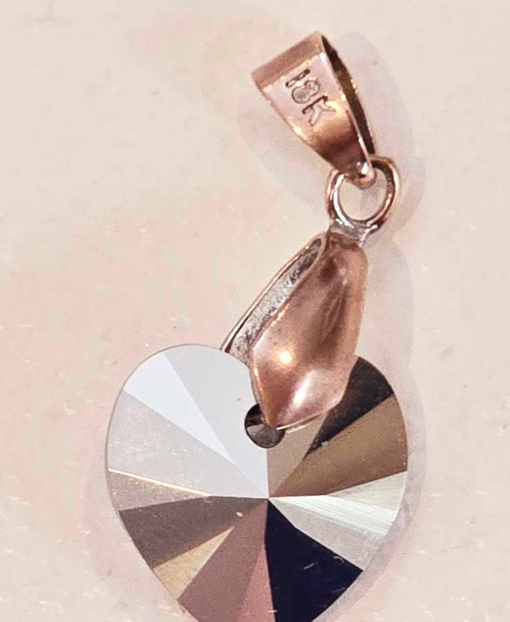 18 K gold bale including FREE CHAIN & FREE SWAROVSKI CRYSTAL HEART