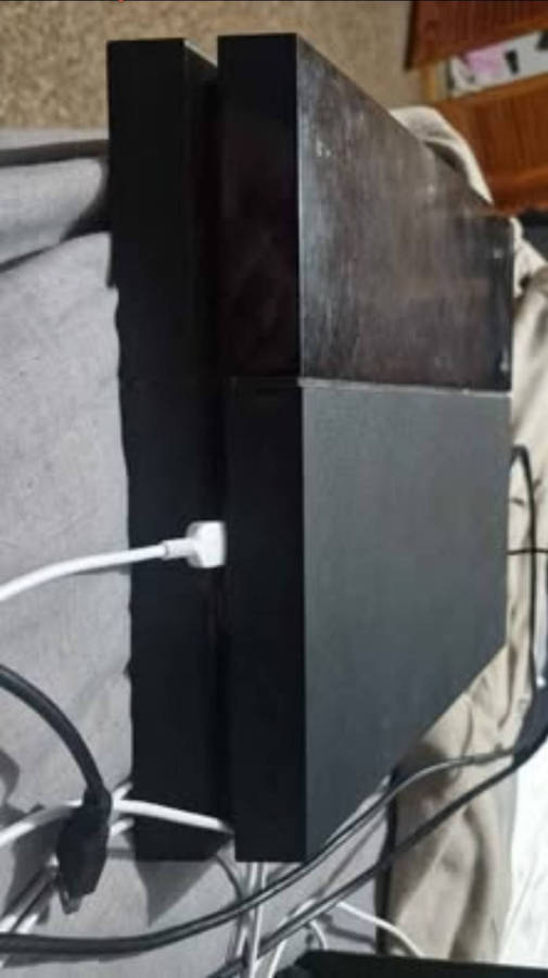 PS4 500gb + 3 remotes