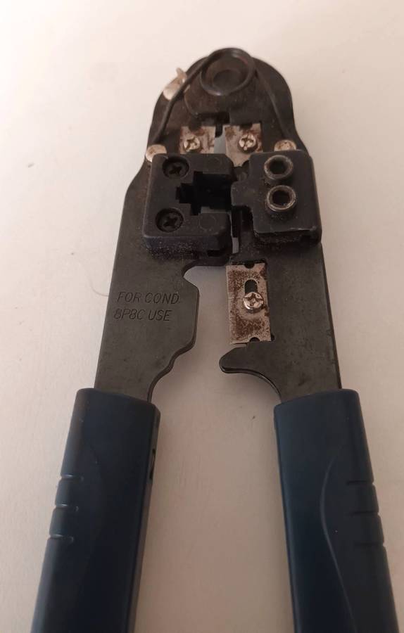 ROLINE Hand Crimp Tool for RJ45 Connectors.