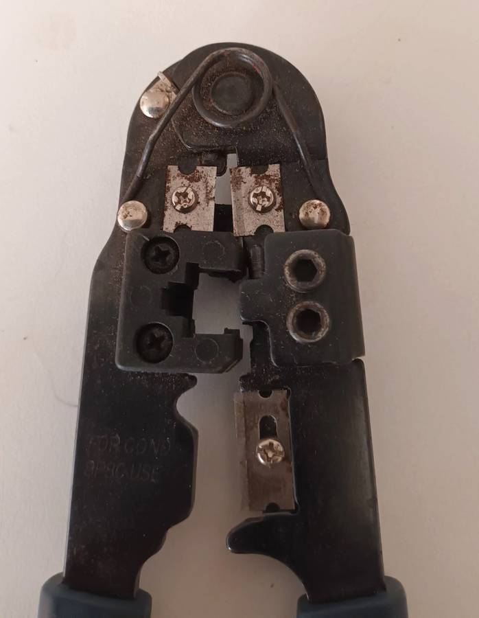 ROLINE Hand Crimp Tool for RJ45 Connectors.